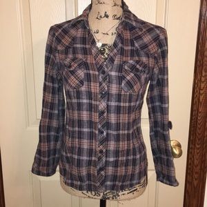 I love my plaids! EUC versatile plaid shirt